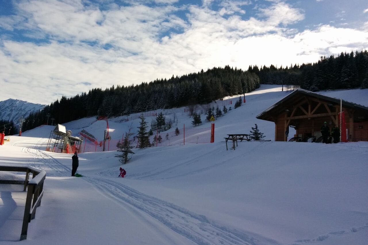 Situé au pied des pistes de la Sambuy !