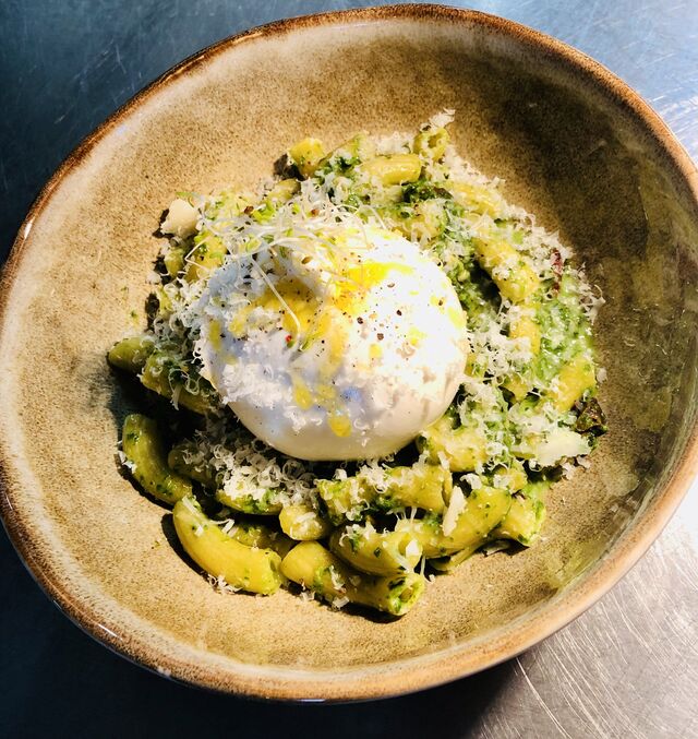 Maccheroni au Pesto à l’Ail des Ours & Burrata Di Bufala