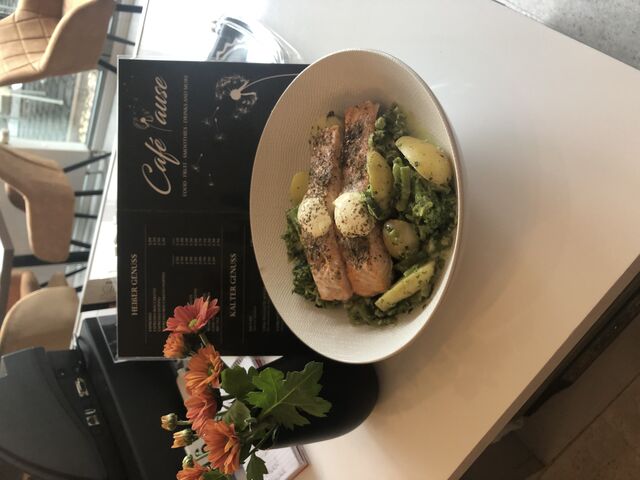 Tagesgericht: Lachs mit Kartoffeln und Gemüse