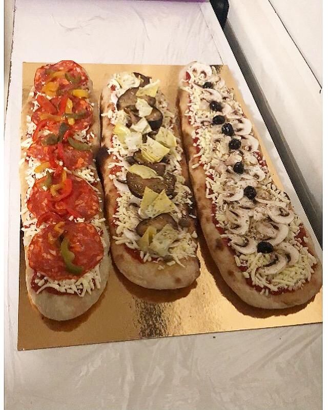 Pizza apéro ou Pizza Repas (60cm), à déguster entre amis ou en famille! En commande 48h à l'avance, tarifs à la demande! 