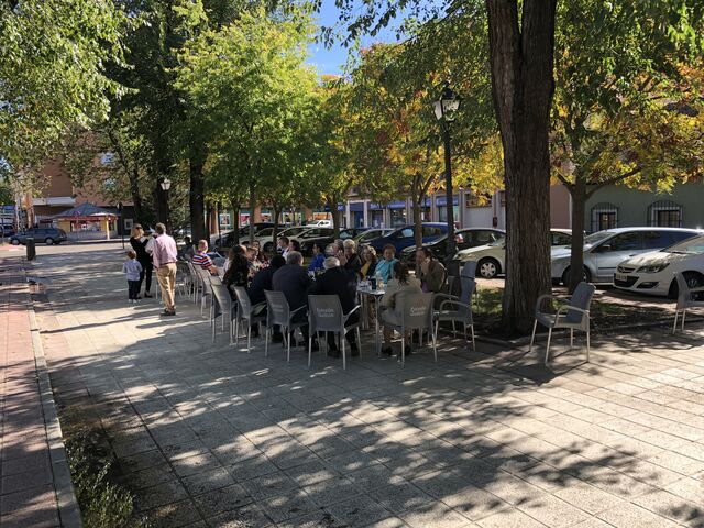 A big party( family reunion) in the Terraza. They are happy and enjoyed a lot.