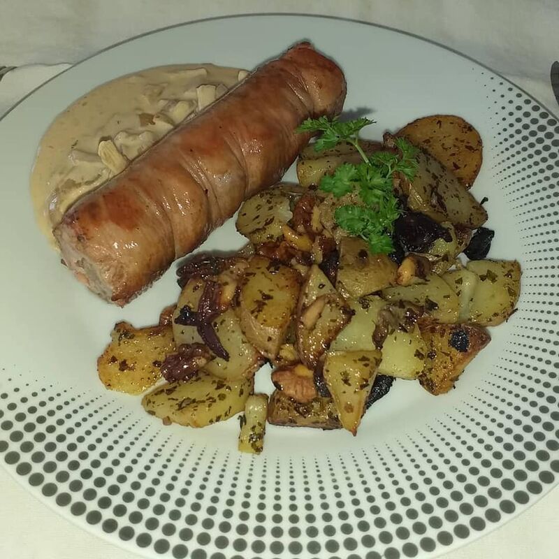 andouillette sauce dijonnaise et pommes de terre sautées aux cèpes