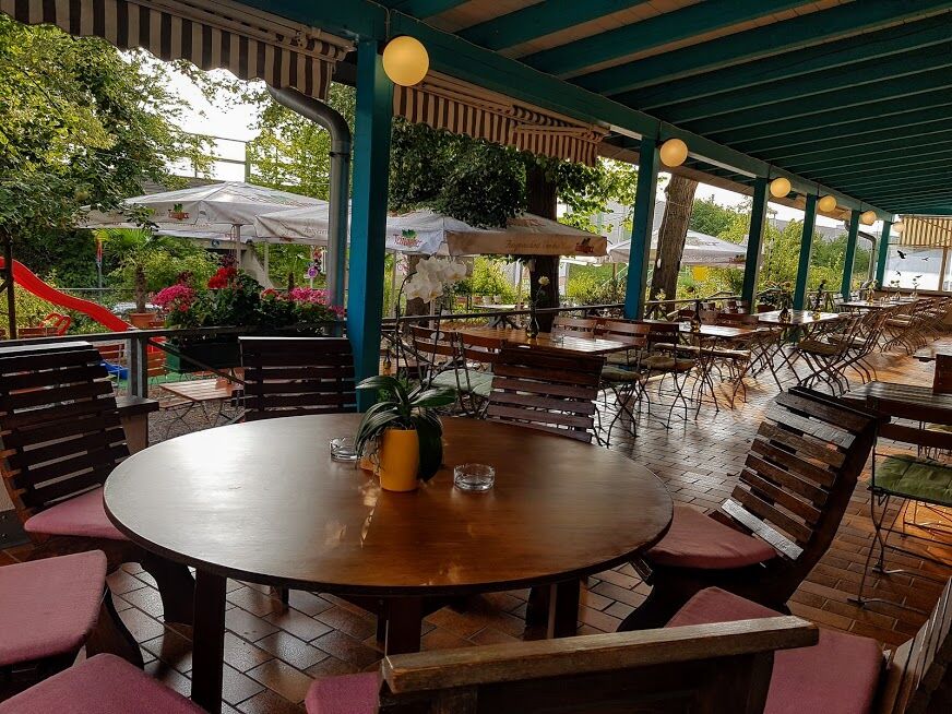 Schattige, überdachte Terrasse