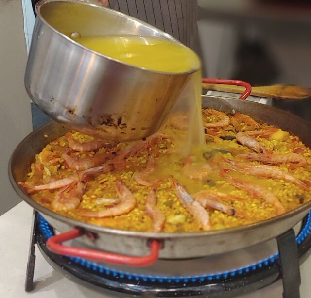 Todos los domingos paella de aperitivo...
Te lo vas a perder?