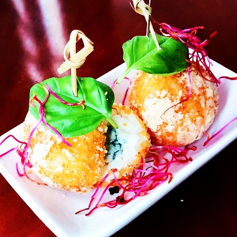 Arancini 3 Vromages Vegan locavore🌟
Vromage façon Parmesan, façon Gruyère, façon Bleu!😋
