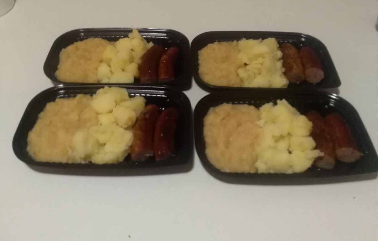 Braadworst met aardappelen en verse appelmoes