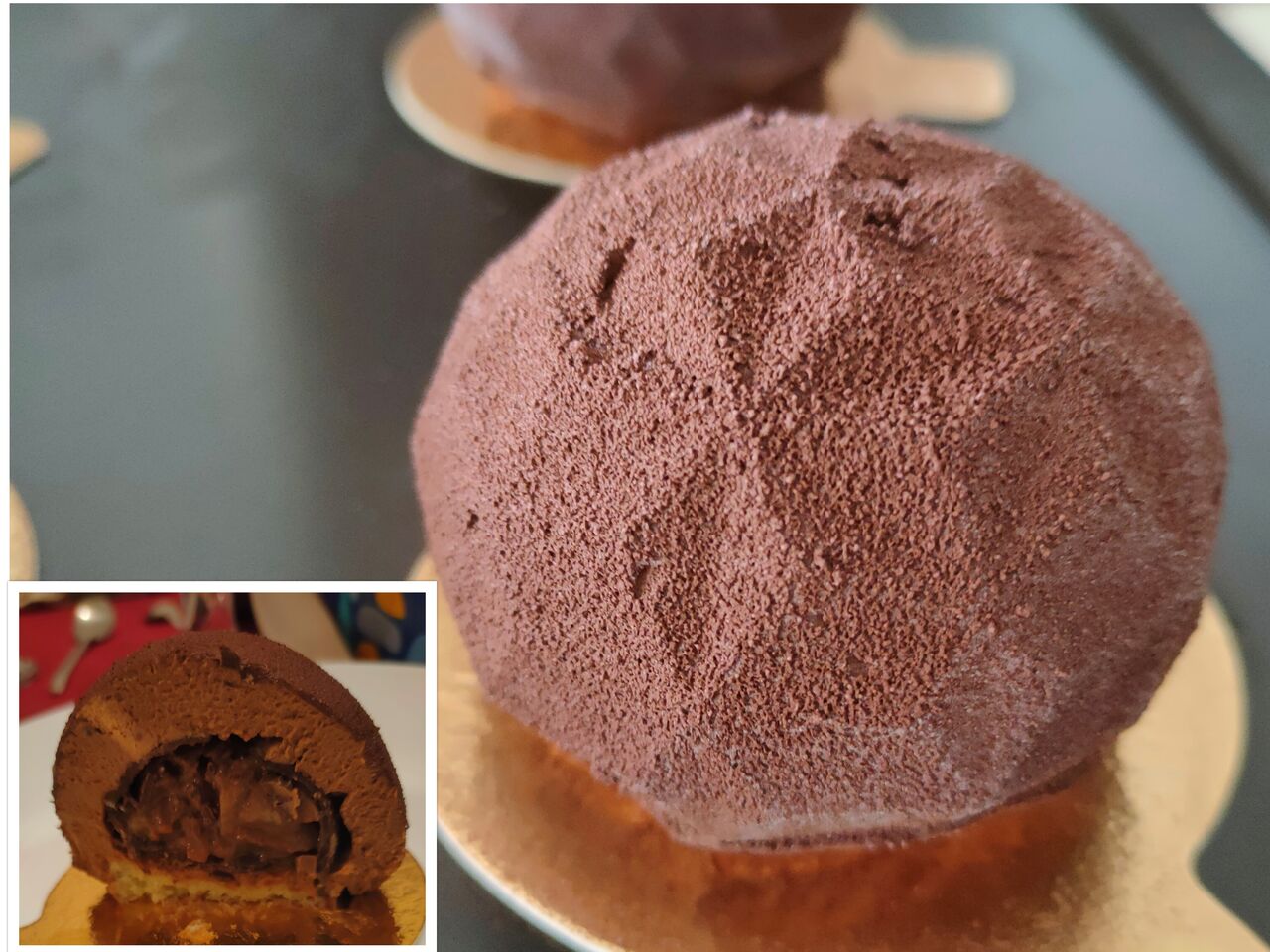 Entremets individuels façon poire Belle-Helène (mousse bavaroise chocolat et insert poires sauce chocolat enrobé glaçage rocher)