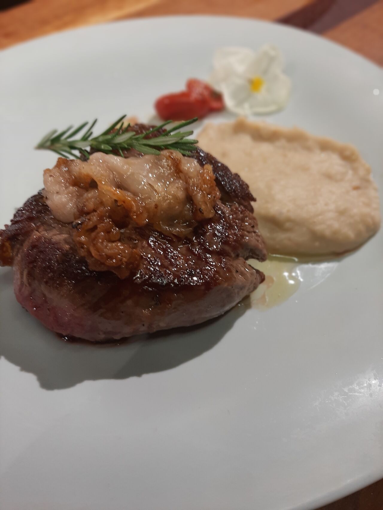 Filetto di manzo Irlandese con lardo di Colonnata e puré di castagne 