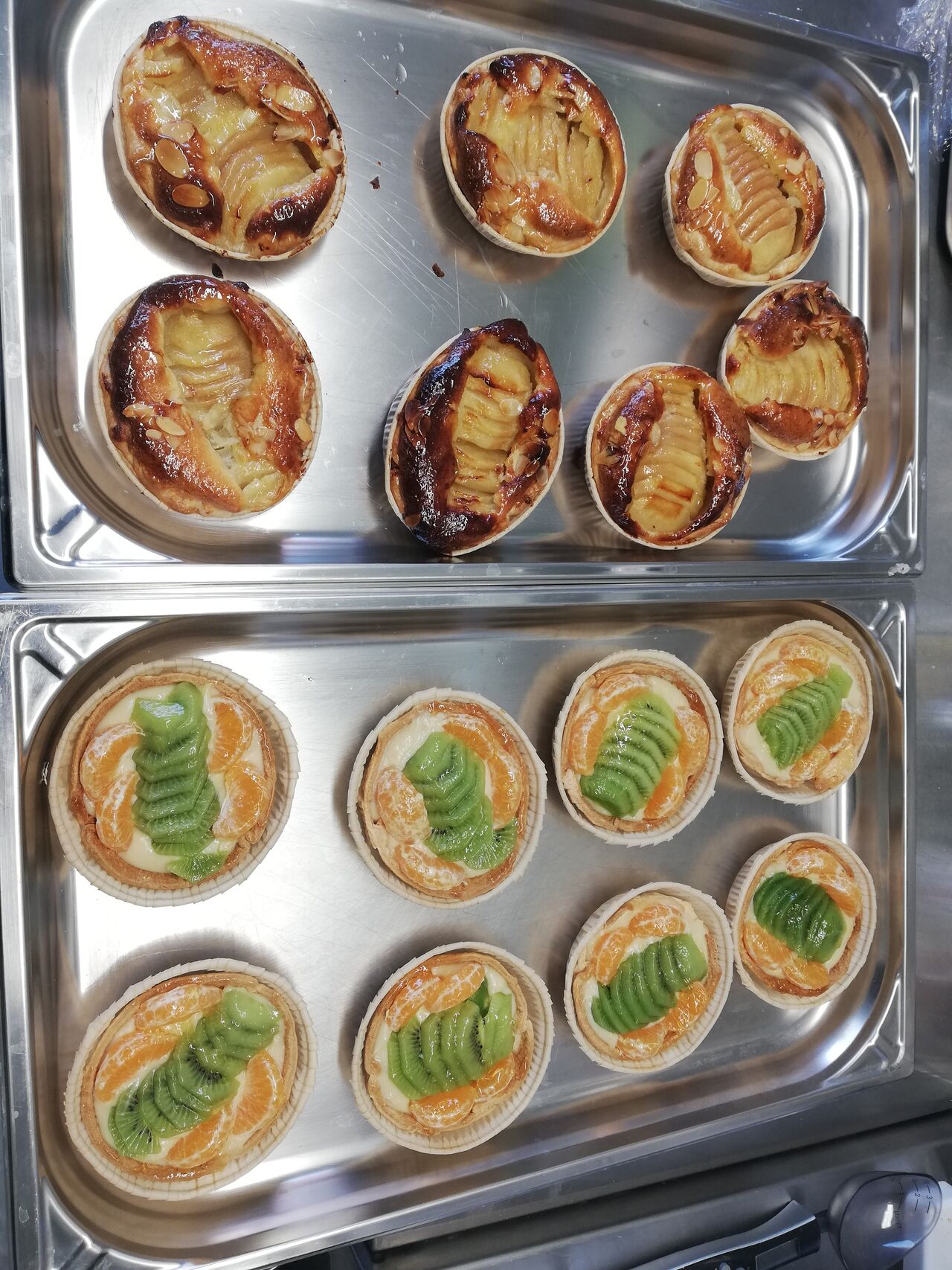 Tartelette clémentine kiwi et quelques Amandine. 😋