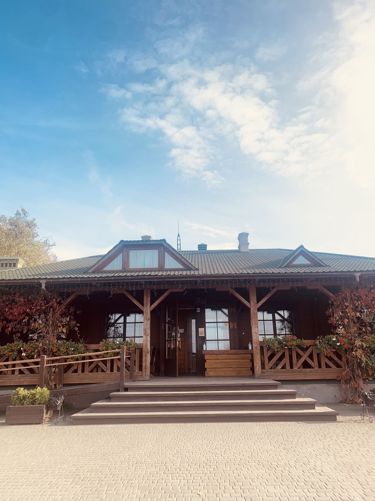 Осінній фасад.