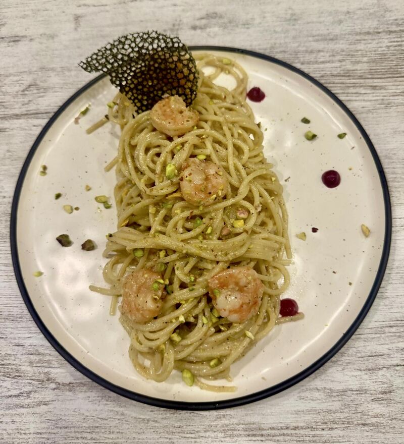Spaghetti pesto de pistachos y gambas