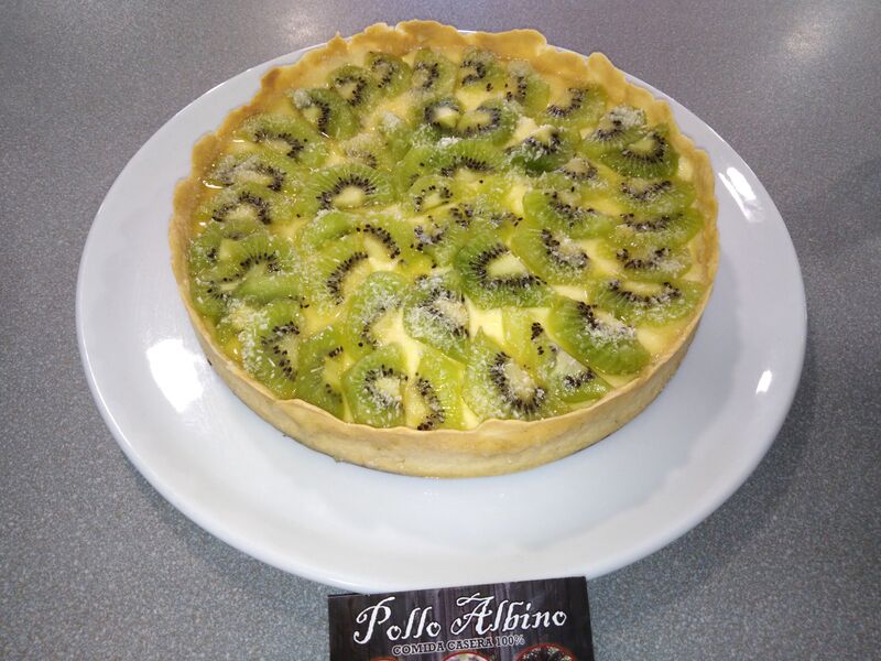 Tarta masa quebrada, con crema pastelera, kiwi y un poquito de almíbar ?