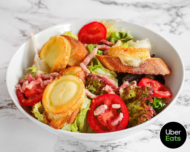 Salade de chèvre chaud, lardons, noix