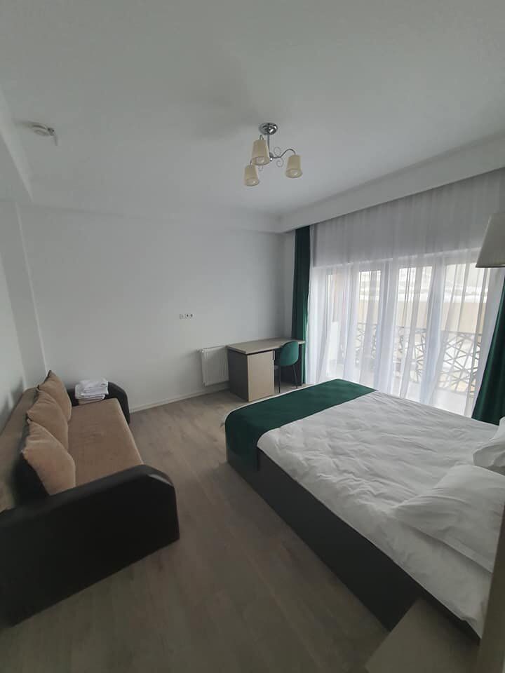 Camera dubla cu canapea extensibila 