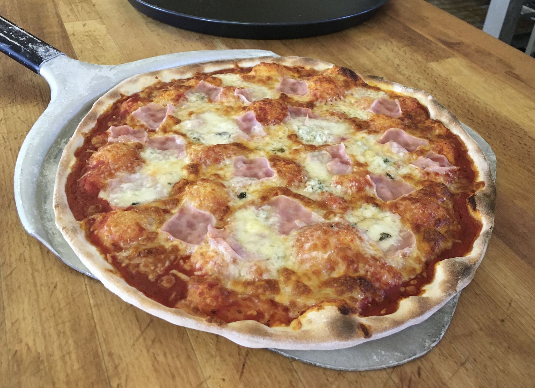 Pekařská pizza z kváskového těsta