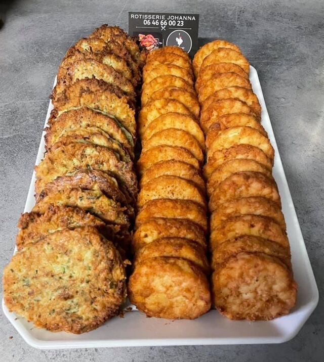 - Galettes de courgette (gauche)
- Galette de pommes de terre (droite)