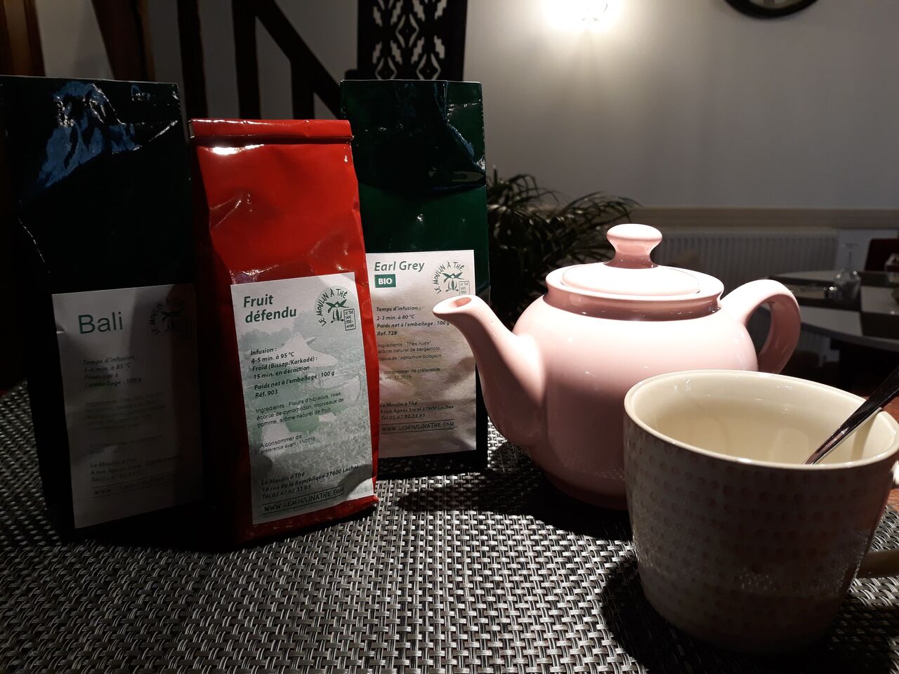 Carte Instant Thé, infusions et cafés.
Café italien à 1€ toute la journée