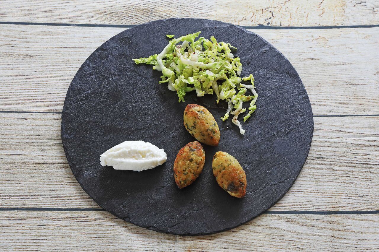 ACCRAS DE MORUE PORTUGAIS (BOLINHOS DE BACALHAU)