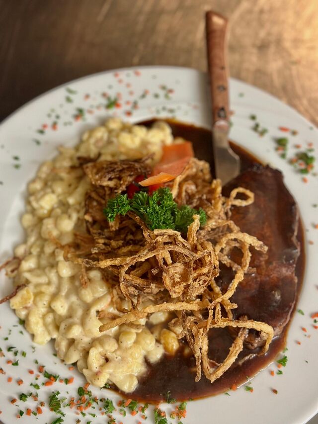 Zwiebelrostbraten mit Käsespätzle