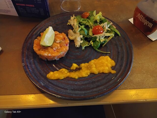 Tartare de Saumon Frais, Marmelade de Mangue et Citron Vert