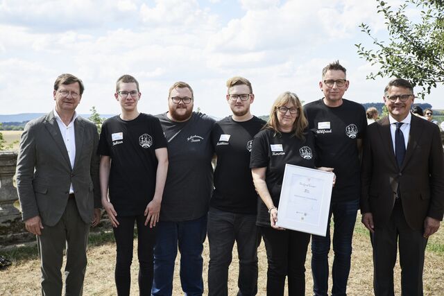 Wir sind mächtig stolz, hier mit Ministerpräsident Boris Rhein und dem Präsidenten der DEHOGA; Gerald Kink.
