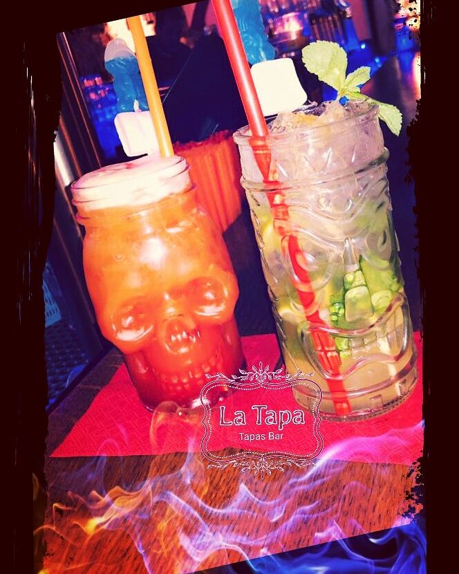 Täglich Happy Hour auf alle Cocktails 18 - 20Uhr 