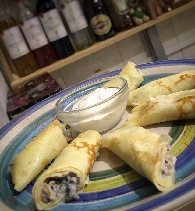 млинці з куркою та грибами