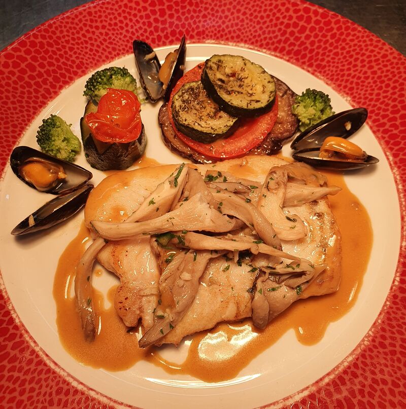Turbot, belle fricassée de pleurotes de l’Orme Rond et sa persillade