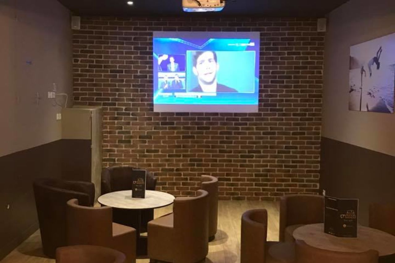 Salon Privé avec grand ecran