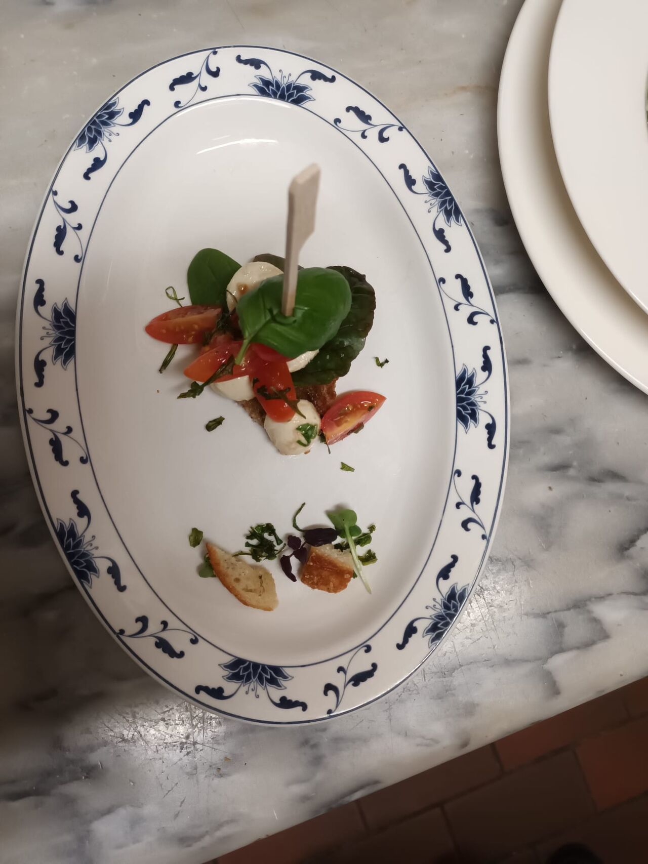 Tomaten Mozzarella Crostini