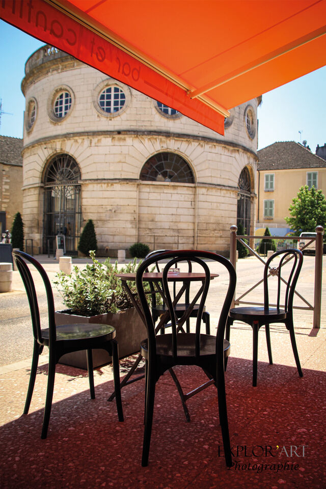 La Halle Ronde de Givry aux 1ères loges de la terrasse