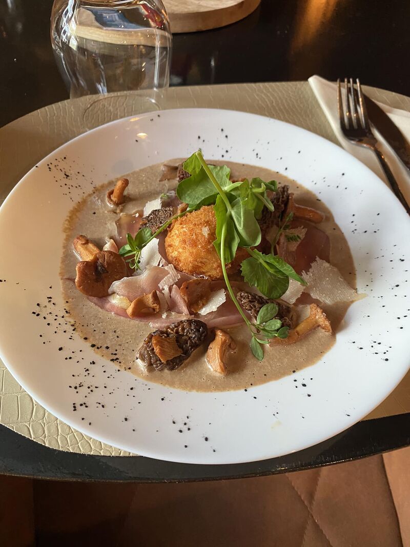 Oeuf croustillant crème de morille