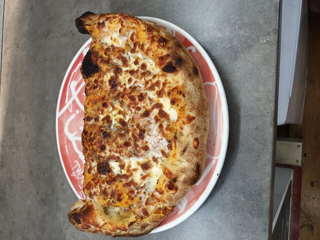 La Pizza Calzone