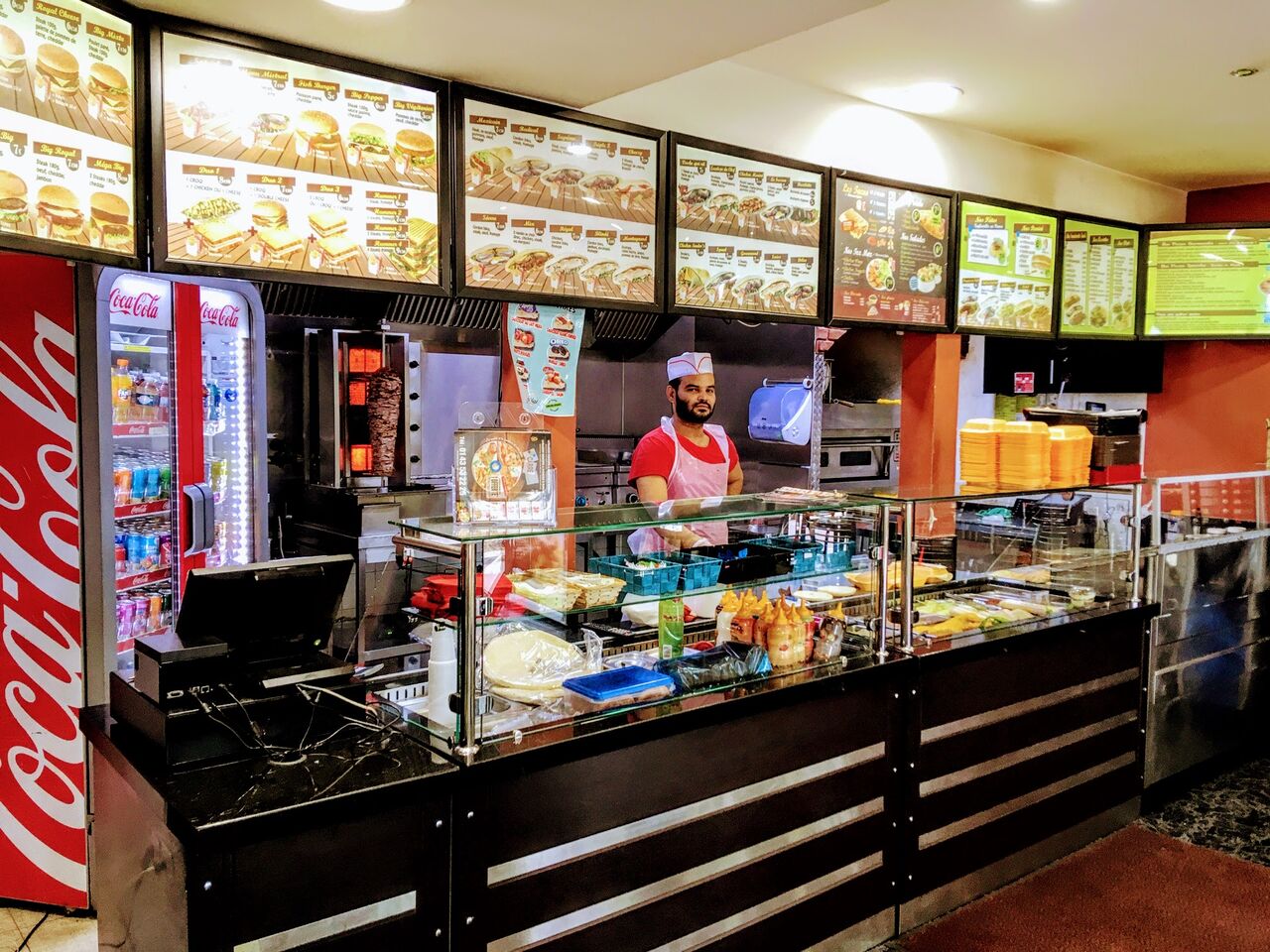 Faites votre choix de sandwich, pizza, burger, assiettes, paninis, pâtes, tex mex, salades, zap'wich, tacos, poissons