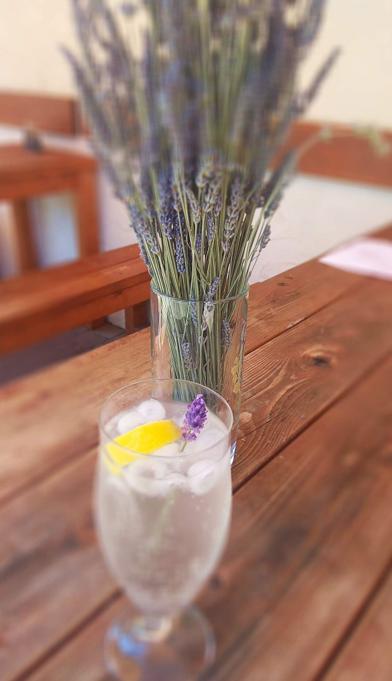 Domácí levandulová limonáda