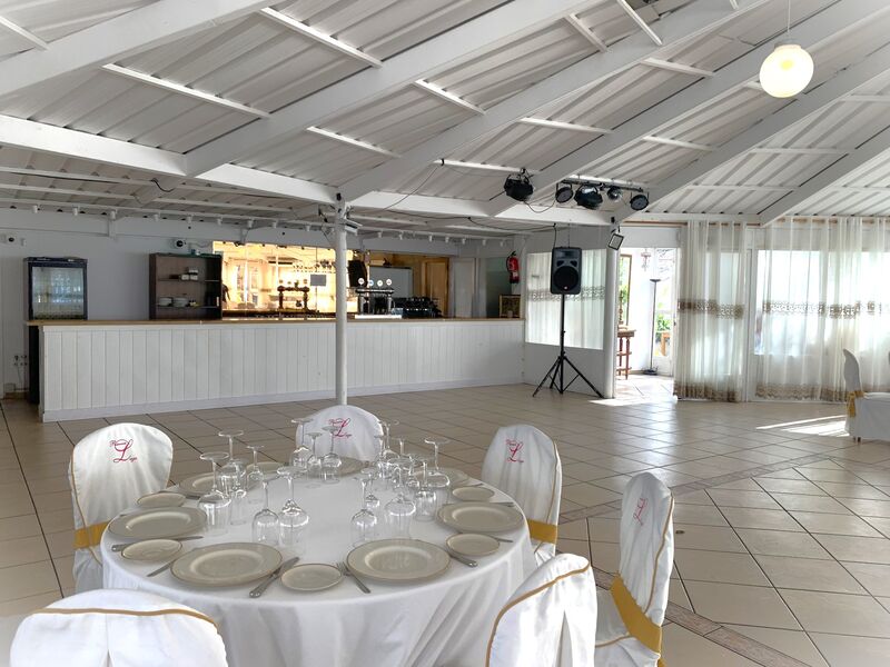 Carpa, con Barra y aseos privados, Aforo 280 personas.