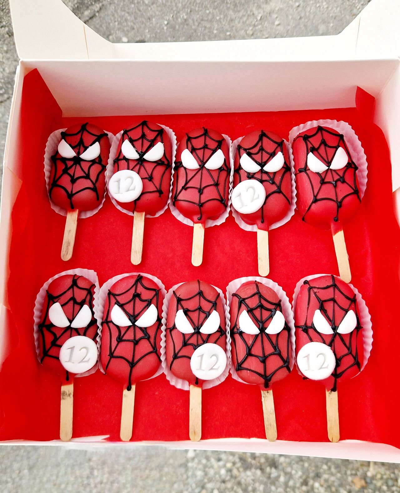 Magnums cakes spiderman 
