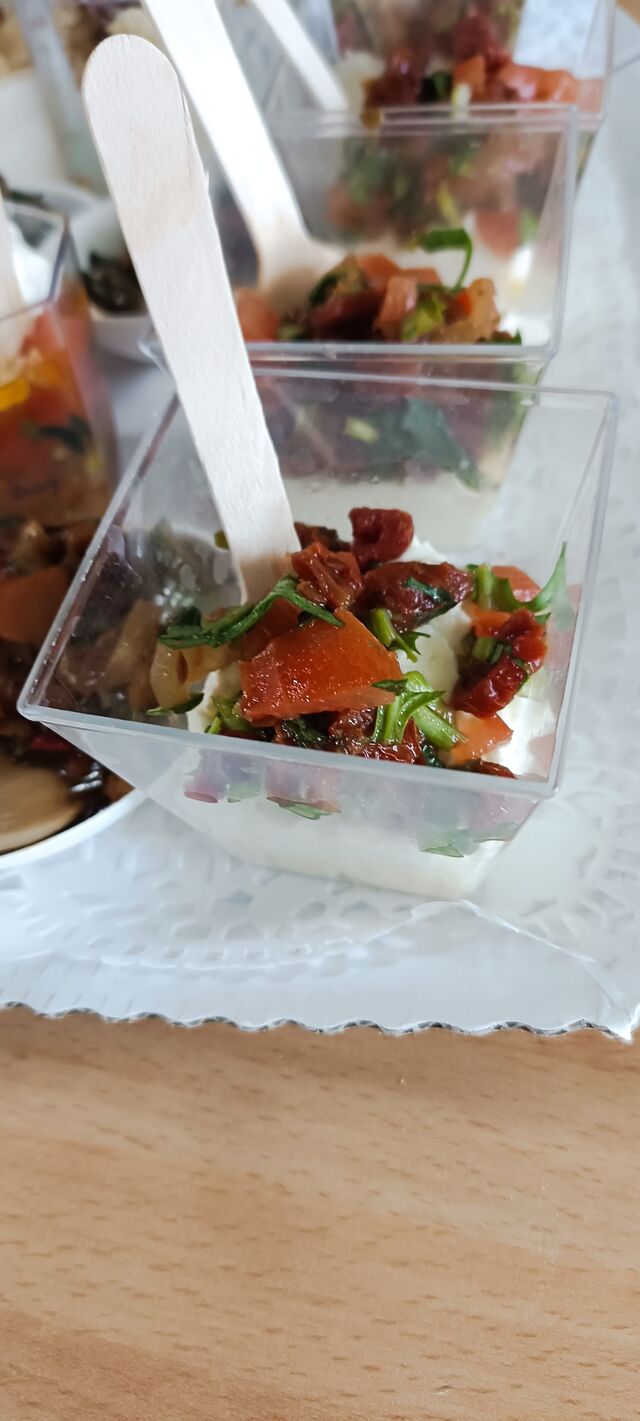 Verrine Mousse de parmigiano tartare de tomates Roquette