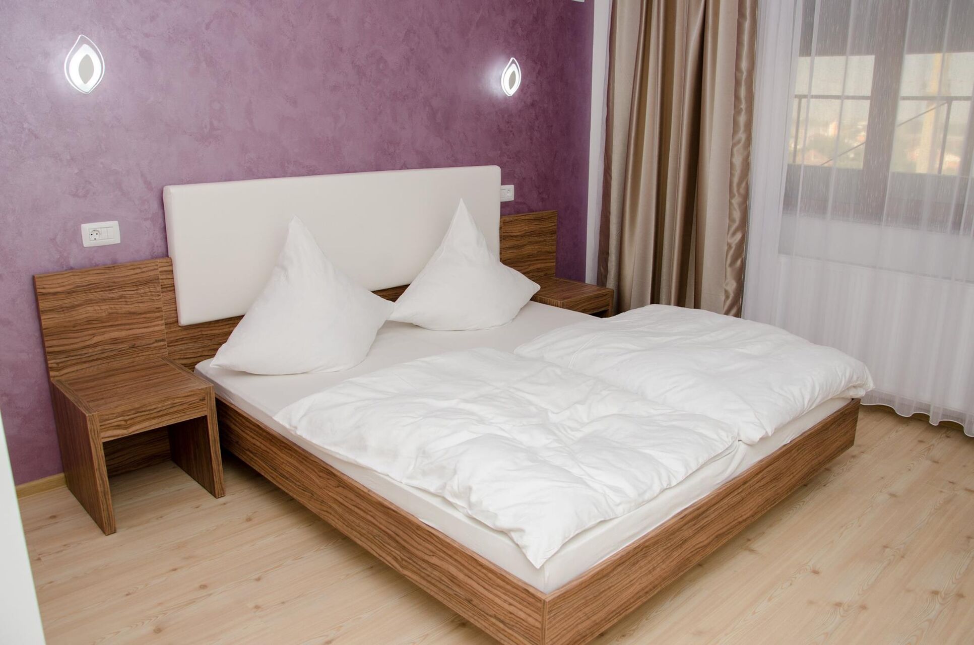 Cazare "Pensiunea Central Podari"