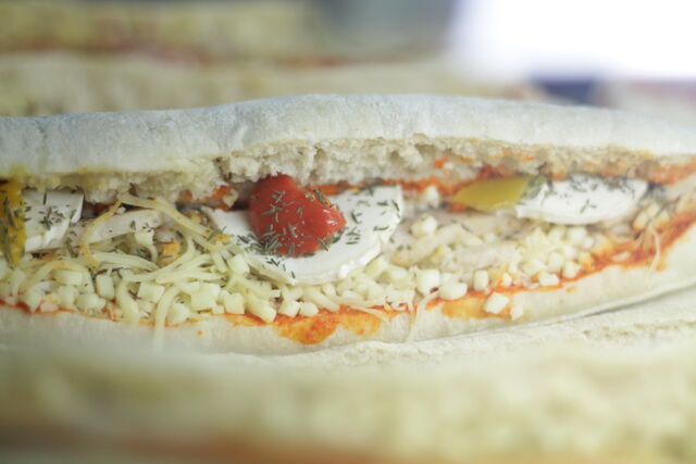 Des paninis bien garnis qui n'attendent plus qu'à être grillés au dernier moment !