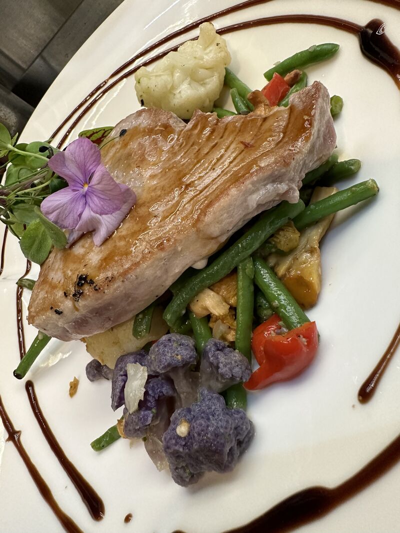 Steack de thon et ses légumes frais