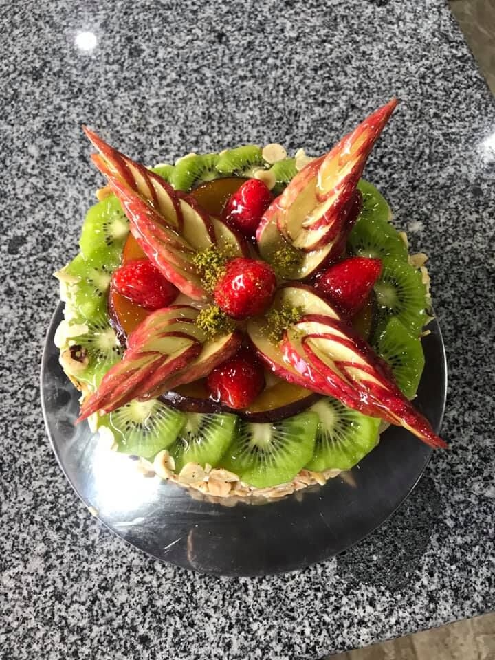 Meyveli süslü pasta