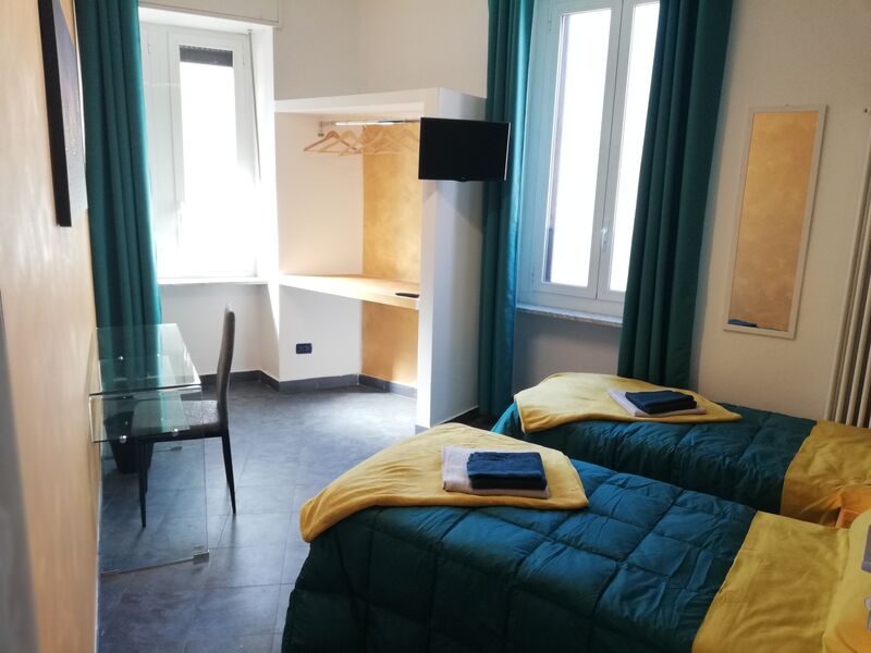 Camera Castello
Singola con bagno in comune 25 €
Doppia con bagno in comune 35 €
2.30 tasse di soggiorno
Colazione inclusa