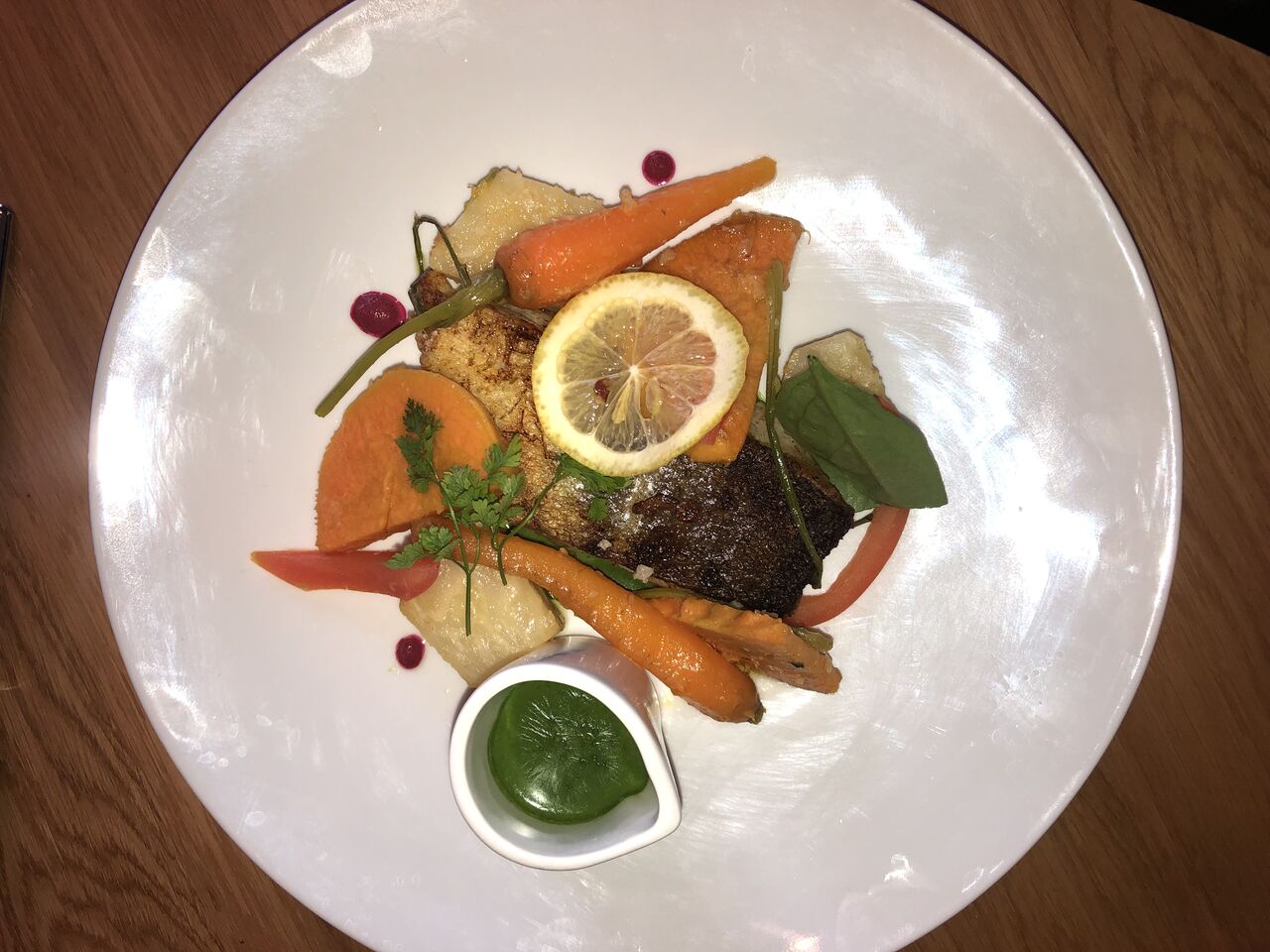 Dos de cabillaud mariné crème d’épinards et légumes d'hivers