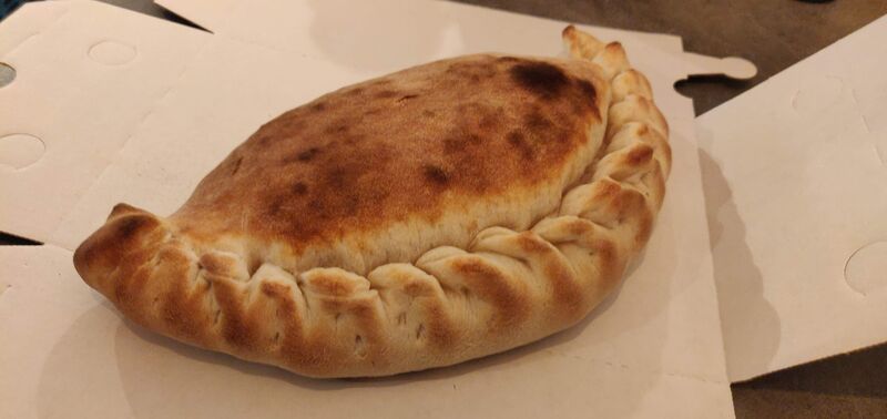La Pizza Calzone
