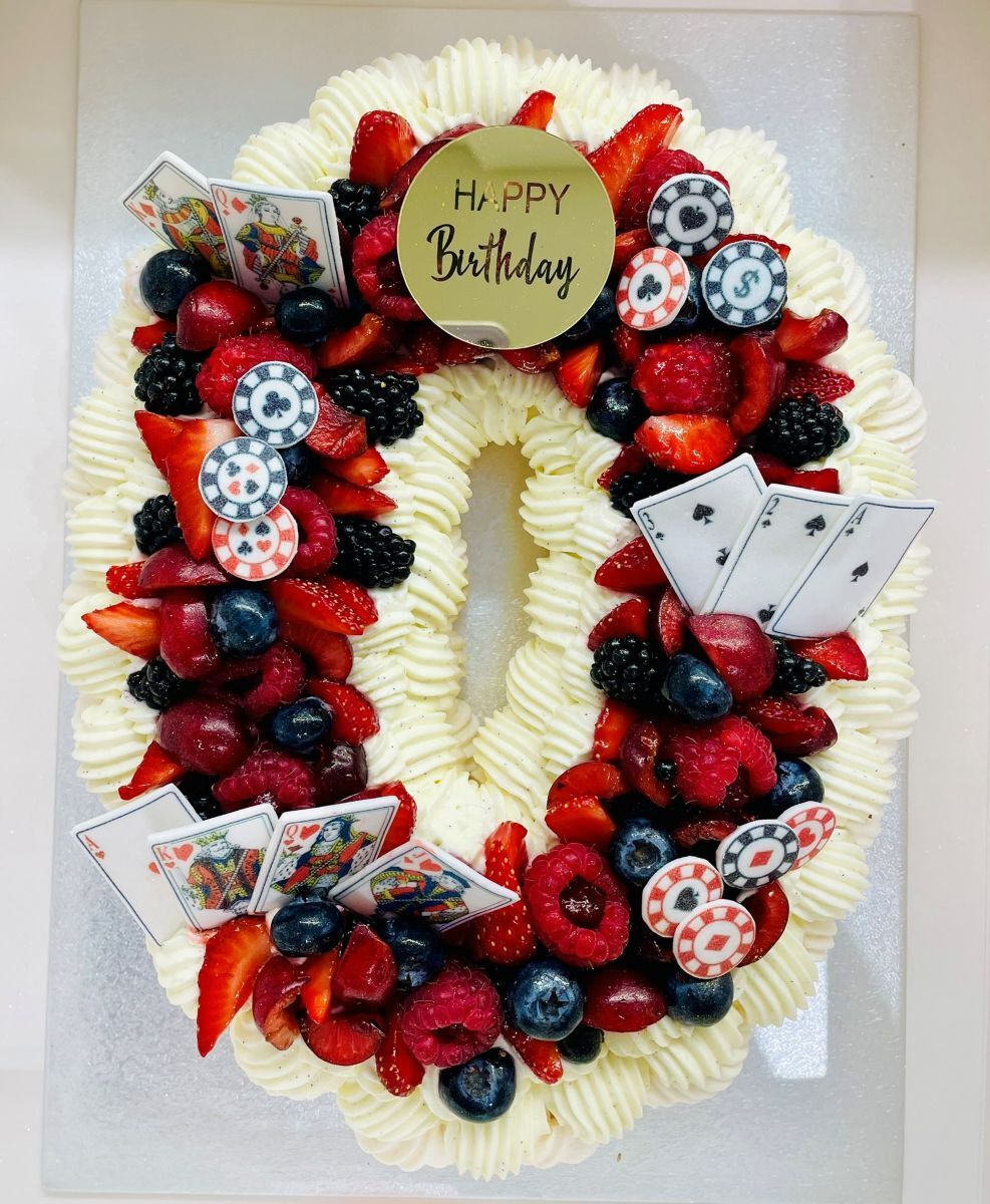 Number cake Pavlova fruits rouges à thème - sur commande