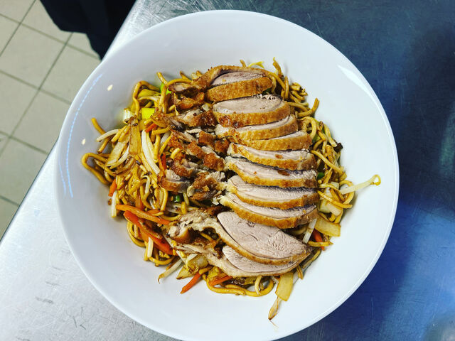 Nr,52 Gebratene Nudel Mitt Knusprige Ente 11,90€