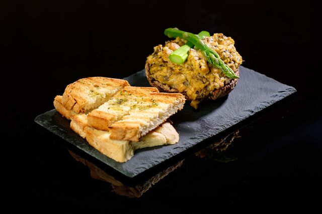  Portobello recheado de alheira e ovo 