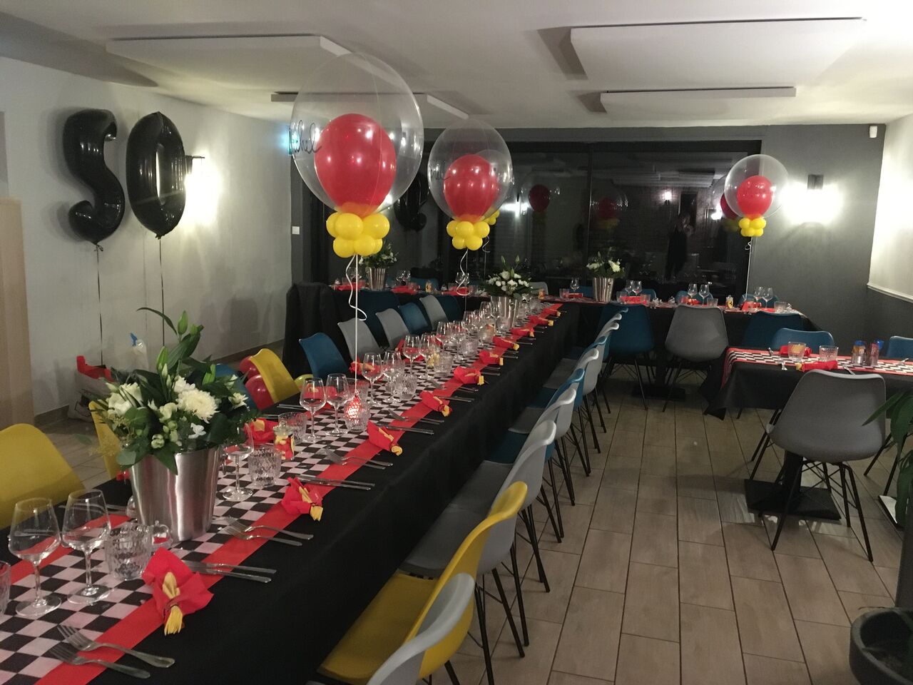 Anniversaire surprise (50 personnes)
Devis sur mesure
Installation de votre décoration par nos soins