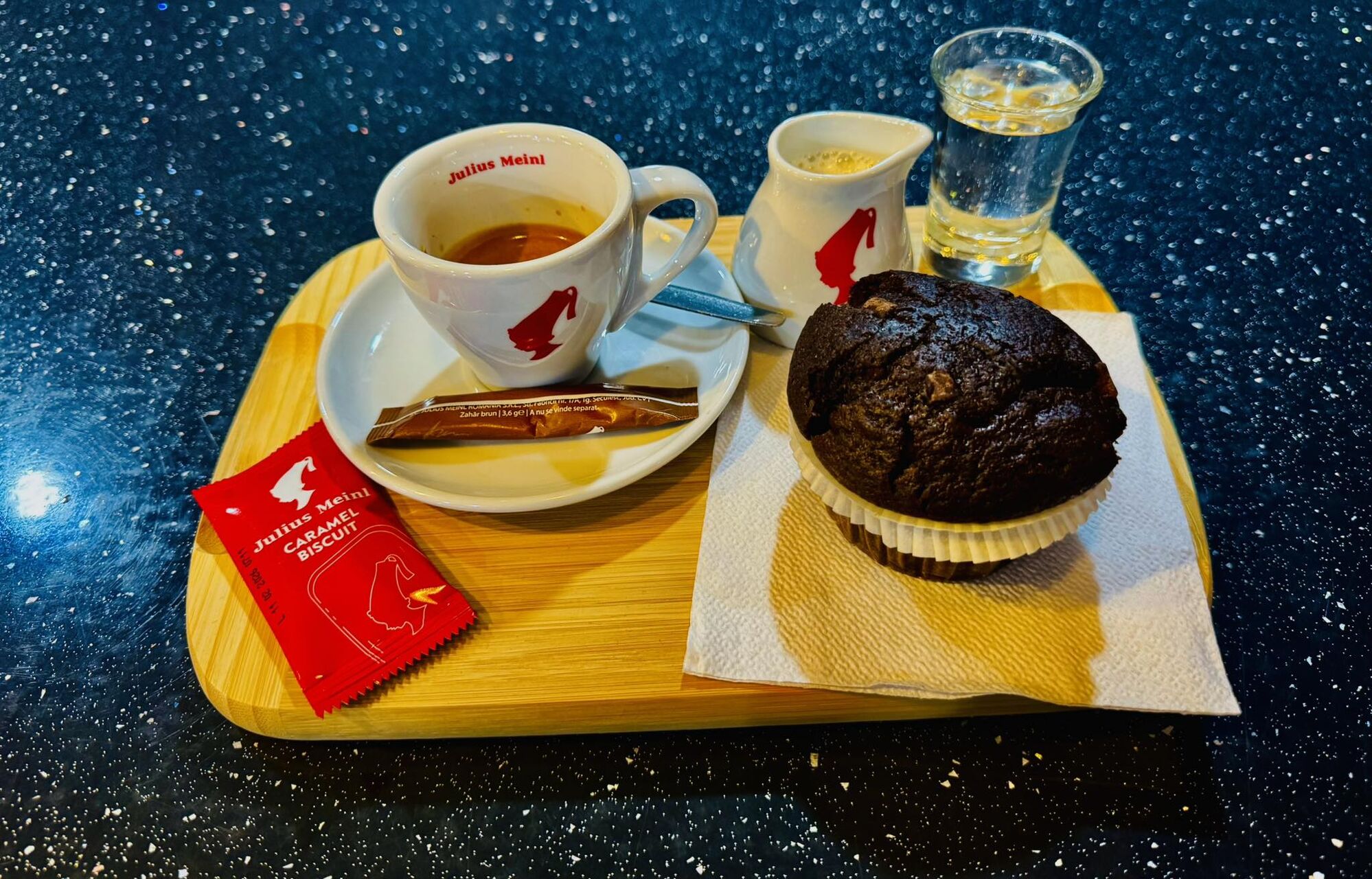 Dimineți cu gust, la Village Pub